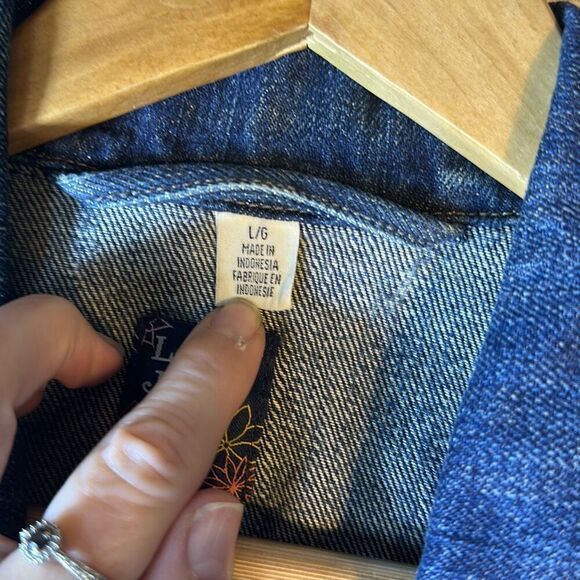 Levi’s Denim Womens Trucker Jacket Flower Tag size L Large Medium Wash - Picture 4 of 9